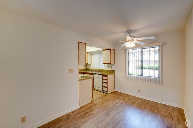 Studio, 1BA - 700SF - 300 East Tujunga