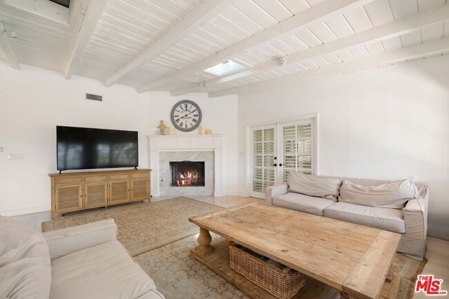 Photo - 9609 Oak Pass Rd