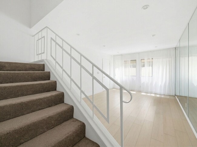 Building Photo - 337 Rexford Dr