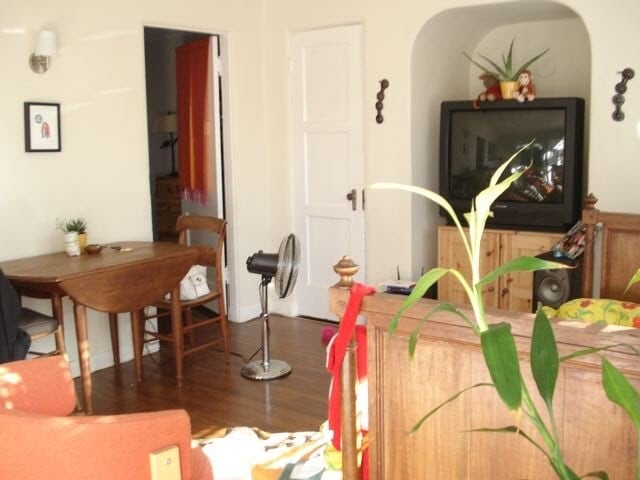 Living Room - 617 Woodlawn Ave