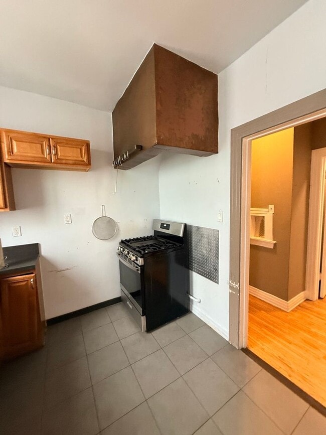 Photo - 1143 N Commonwealth Ave Unit 1143 1/2
