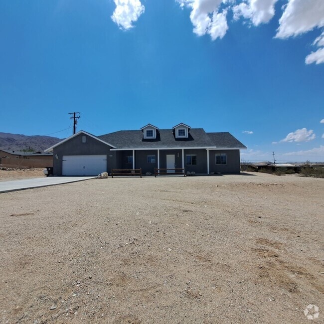 Building Photo - 3 Bedroom with open floor plan Rental