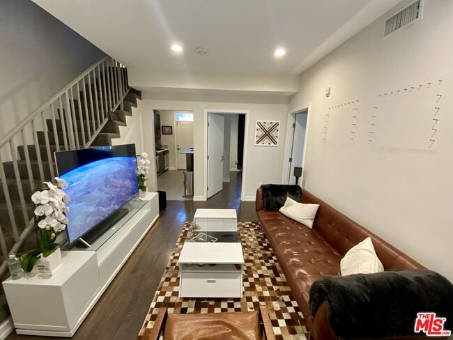 Building Photo - 2317 Scarff St Unit C