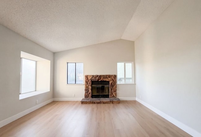 Photo - 2553 E Ave J 4