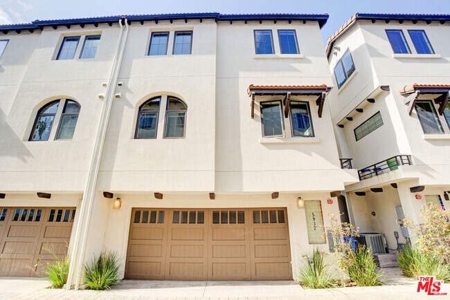 Building Photo - 5932 W Luna Park Rental