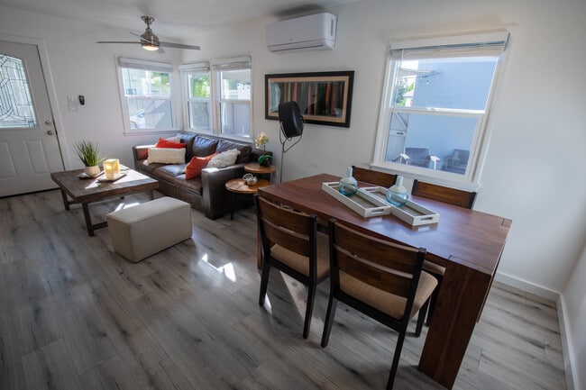 Mini-split air-conditioning - 923 N Avenue 56