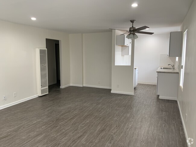 Building Photo - 2701 W Jefferson Blvd Unit 3 Rental