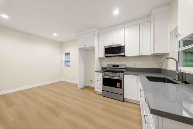 Photo - 3441 Drew St