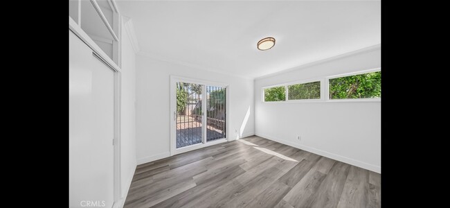 Photo - 637 W Fernfield Dr