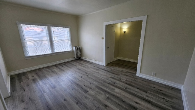 Building Photo - 815 S Lake St Rental