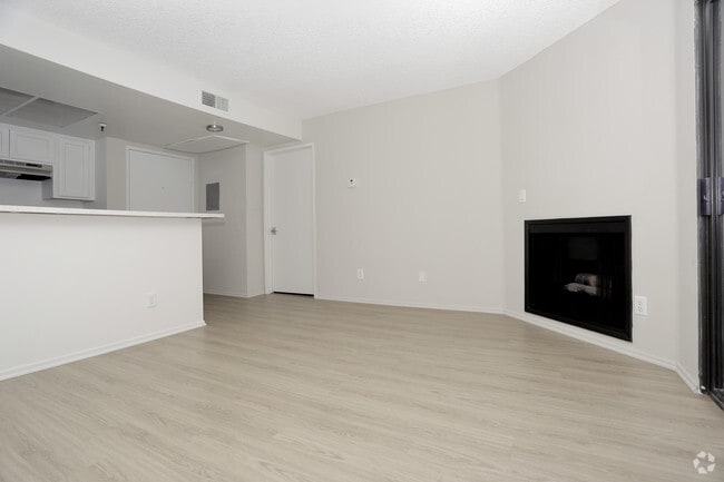 2BR, 2BA - 875 SF - Hollywood Terrace Apartments