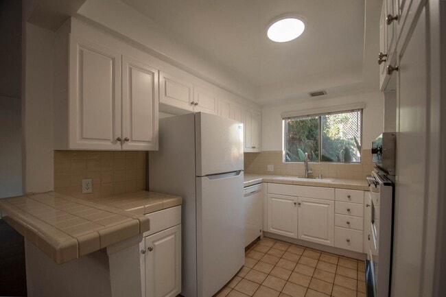 Photo - 14706 Dickens St Unit 05