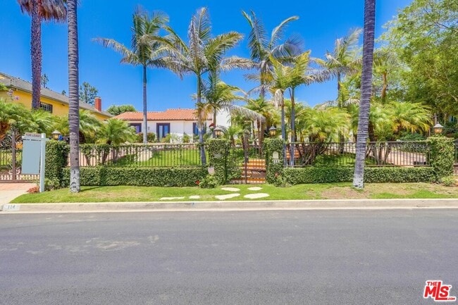 Photo - 114 S Layton Dr House