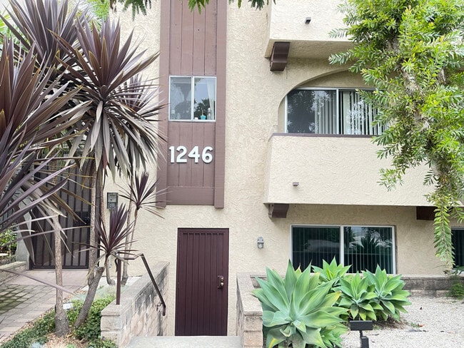 Photo - 1246 Euclid St Apartment Unit 5