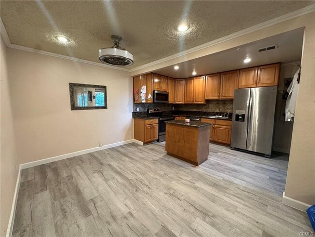 Photo - 18512 Mayall St