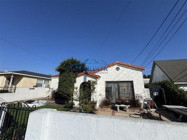 Building Photo - 820 W 1st St Unit B