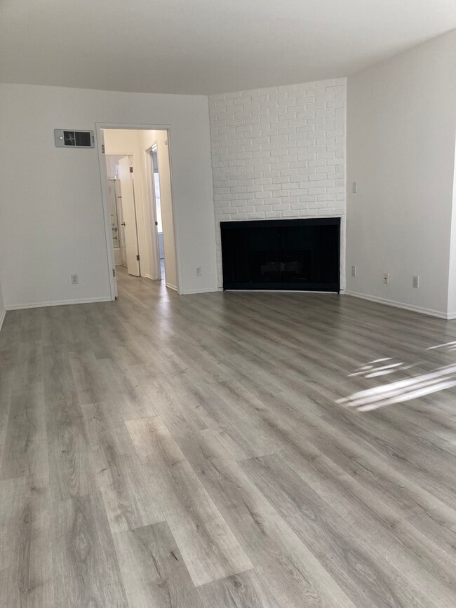 Spacious open layout - 1236 Amherst Ave