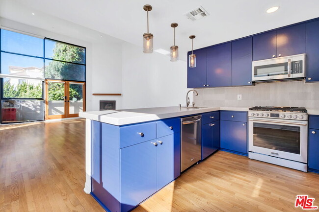 Building Photo - 9917 Tabor St Unit 3