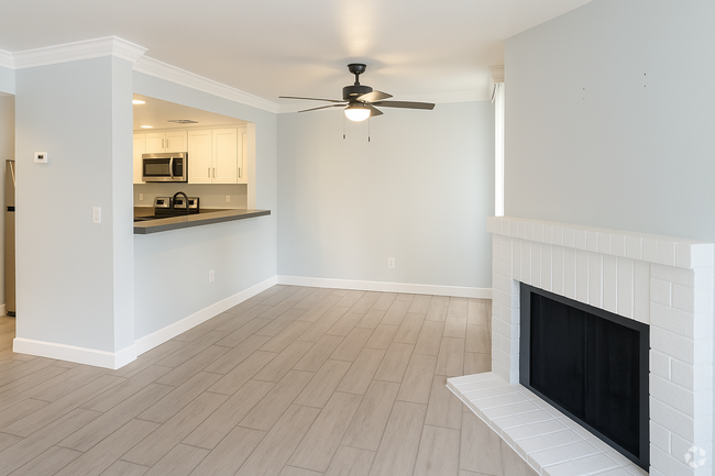 Building Photo - 1025 N Tippecanoe Ave Unit 112 Rental