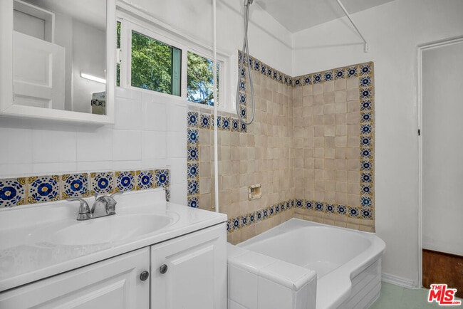 Photo - 2119 Kress St