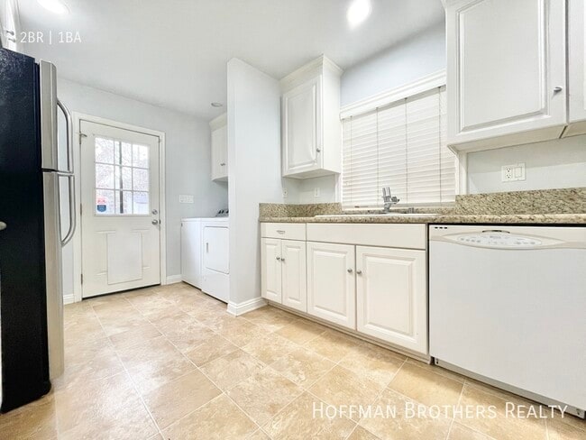 Photo - 806 N Las Palmas Ave