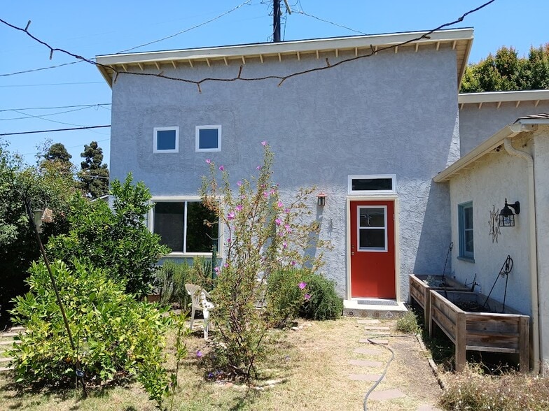 Los Angeles Houses for Rent with a Yard