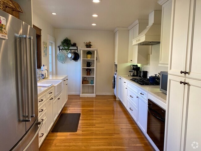 Building Photo - FULLY FURNISHED Point Loma Home! AC! All U...