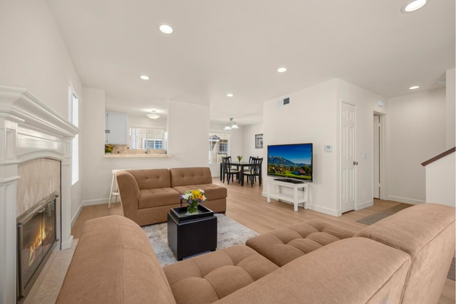 Building Photo - Beautiful, Quiet, Furnished, Upgraded Home in Heart of Torrance for Short Term Rental