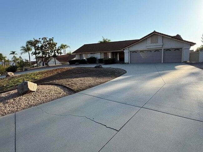Building Photo - Amazing Executive One Level Home on Huge L...