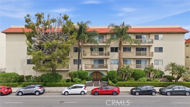 Building Photo - 5400 Lindley Ave Unit 121