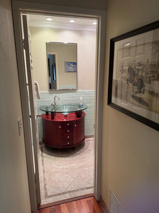 Photo - 5608 Roundtree Pl