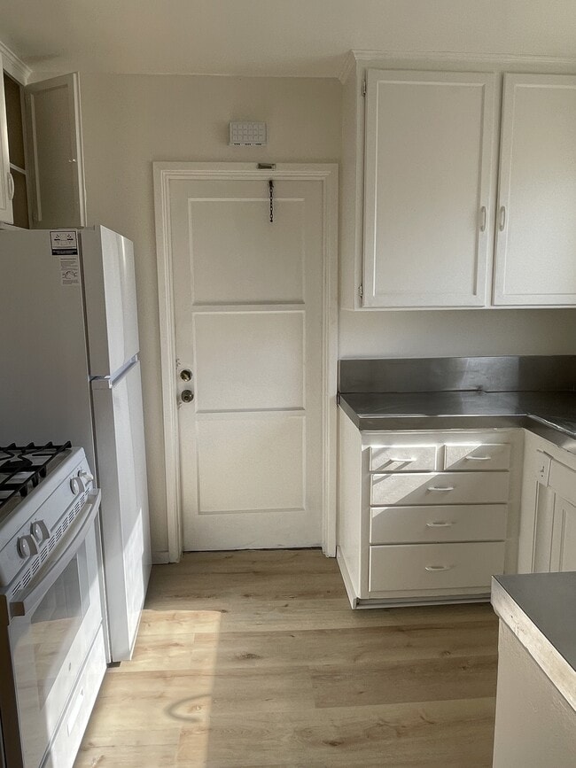 Photo - 2441 Silver Lake Blvd Unit 2441-D
