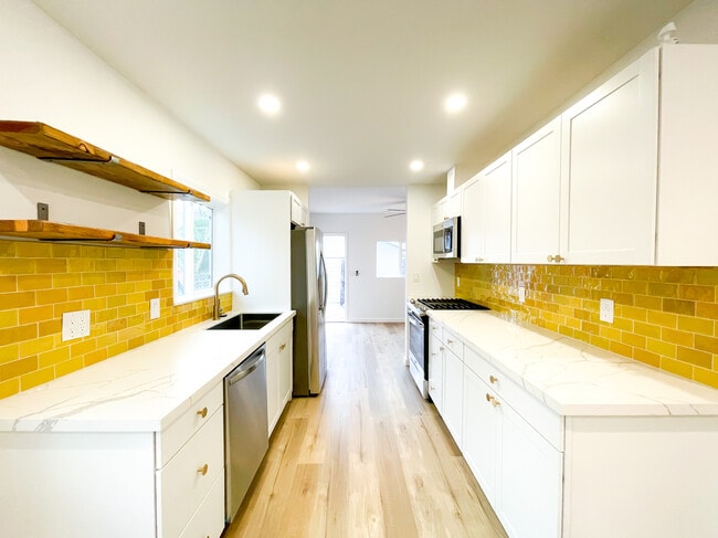 Building Photo - 162 Comstock Dr