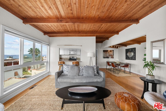 Building Photo - 120 7th St