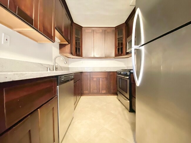 Photo - 800 N Las Palmas Ave Unit 307