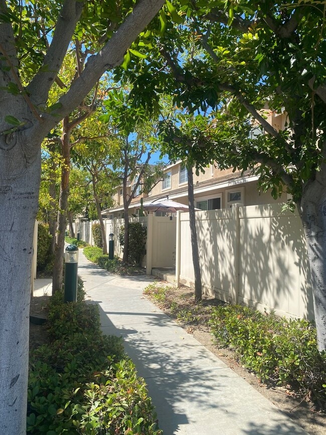 Building Photo - Anaheim HIlls 3 Bedroom