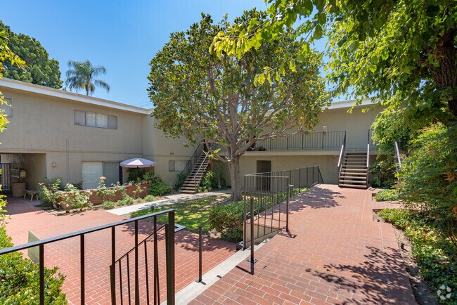 Courtyard - 6335 Comstock Ave