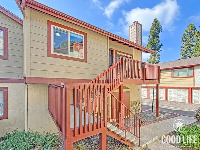 Building Photo - Stunning 3BD/2BA 2nd Floor Condo in Chula Vista W/ A/C, W/D, 2 Balconies, Community Pool & Spa! Unit 3