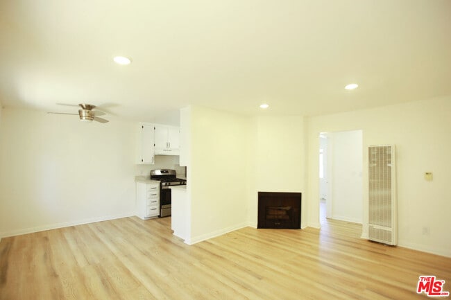 Building Photo - 833 Orange Grove Ave Unit 2