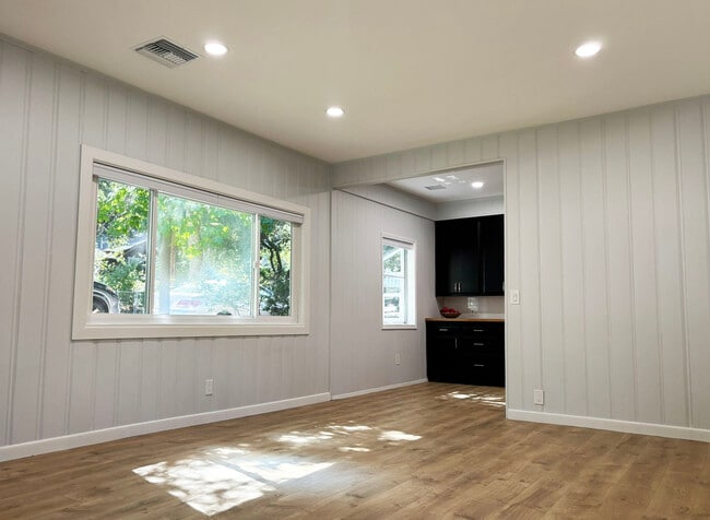 Photo - 9739 Pinewood Ave