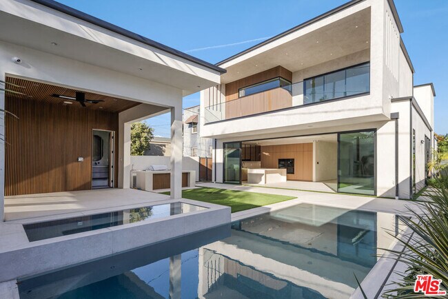 Photo - 441 Croft Ave