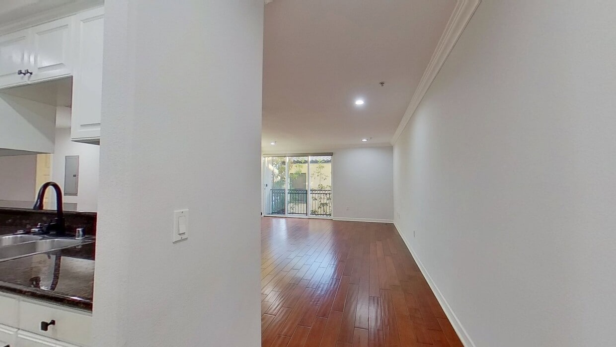 3D Tour - 1401 S St Andrews Pl Unit 201