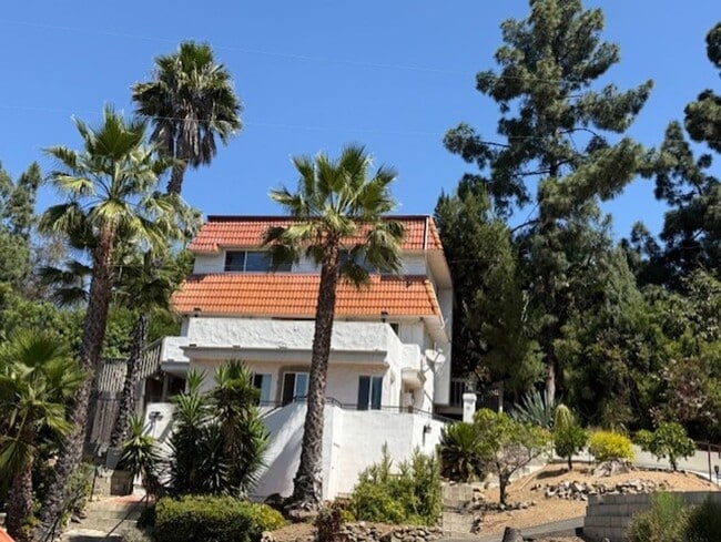 Photo - 1.5 Bedrooms - 1.5 Bathrooms Split Level House -  Mt. Helix Artist’s Colony Executive Rental
