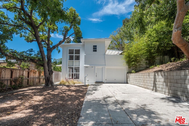 Photo - 1909 Normandie Ave