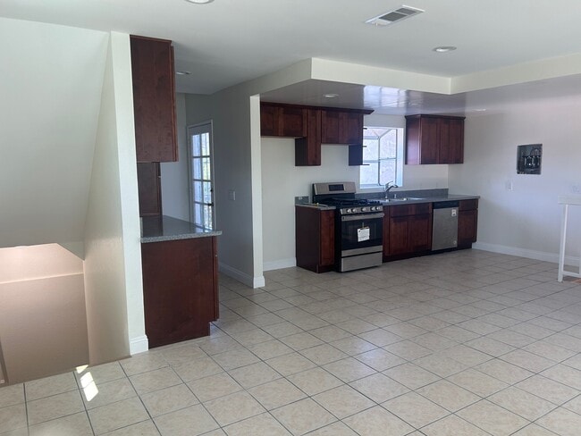 Photo - 22707 Figueroa St