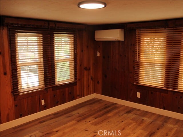 Photo - 705 Brookside Ln