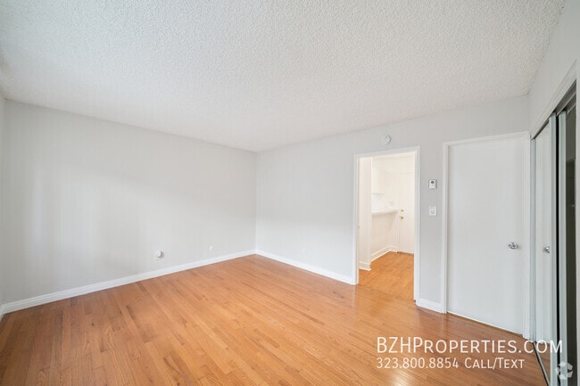 Building Photo - 7545 Hampton Ave Unit 107 Rental