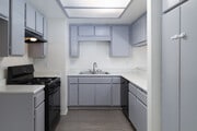 2BR, 1.5BA - 1,100SF - Kitchen - Lakeridge Apartments