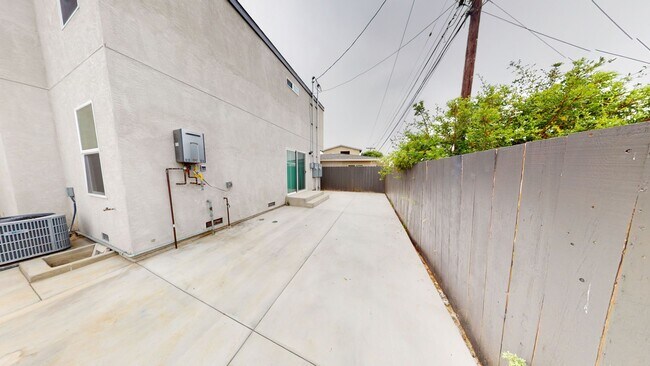 Photo - Newer Build 4BD/2BA!