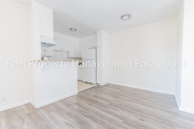 Photo - Beautiful One Bedroom Apartment in Miracle Mile Unit #7